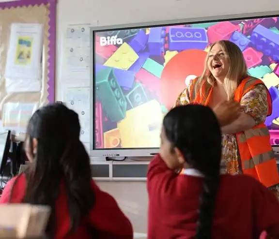 Biffa volunteer talking to school kids